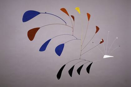 Pavo real (1941), de chapa, alambre y pintura