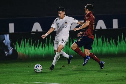 Pavón anotó un golazo y llegó a 10 goles en la temporada