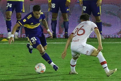 Pavón ante Huracán, por la Copa de la Liga 2021