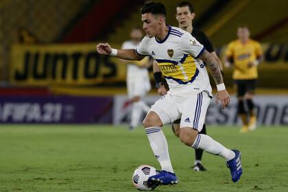 Pavón en acción ante Barcelona. en la Copa Libertadores 2021