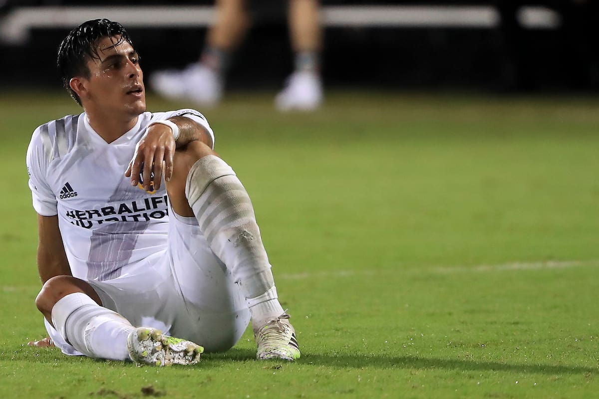 Pavón erró un gol insólito y su equipo quedó eliminado