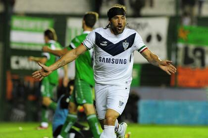 Pavone hizo dos goles, el segundo de taco