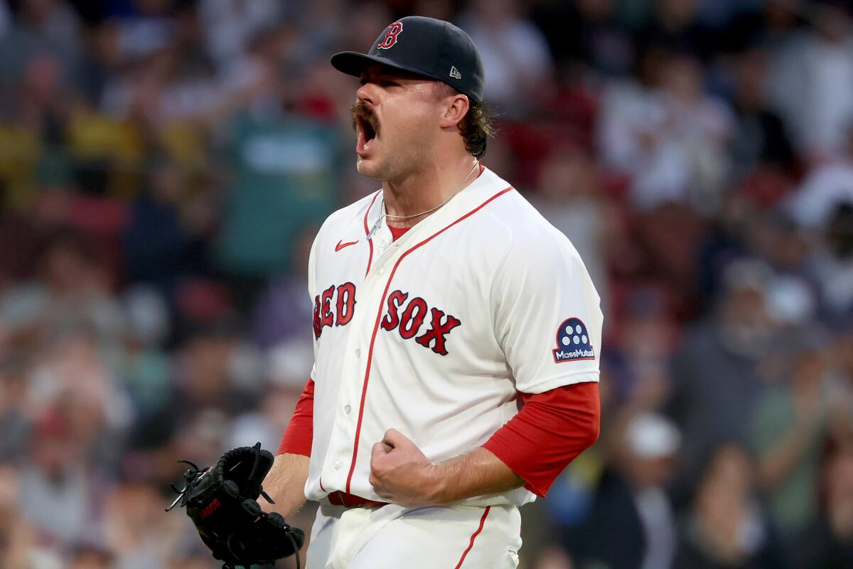 Payton Tolle, lanzador de los Medias Rojas de Boston, reacciona luego de retirar la sexta entrada co