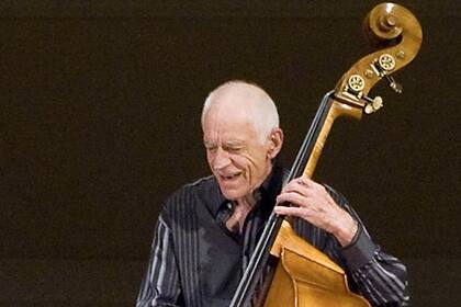 Peacock deslumbra a los 82 años