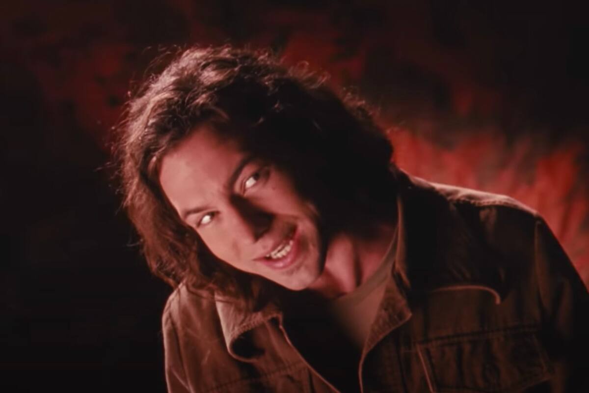 Pearl Jam presentó este clip, en el que el protagonista se suicida frente a sus compañeros de clase, el viernes pasado, fecha en la que en Estados Unidos se realizó el Día Nacional de Concientización sobre la Violencia Armada