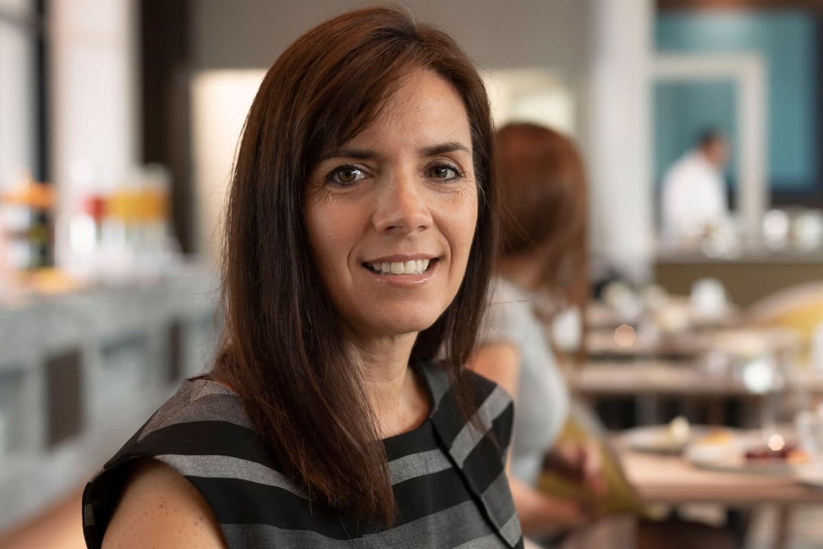 Peccoud asiste a emigrados que necesitan instalarse en Estados Unidos.