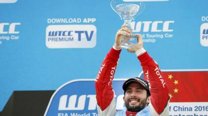 Pechito celebró en Shanghai en una postal repetida