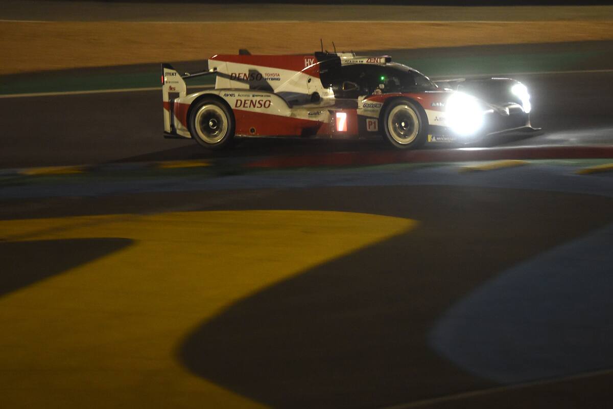 Pechito López mantuvo en la primera posición a su Toyota durante la madrugada; luego surgieron los problemas con el turbo