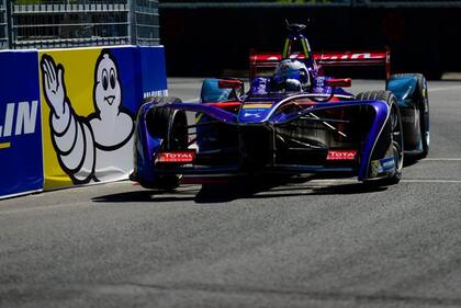 Pechito no tuvo suerte en la primera carrera del fin de semana