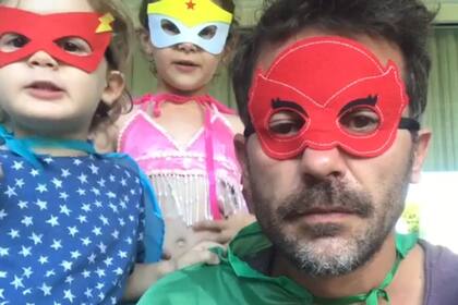 Pedro Alfonso comparte divertidos videos junto a sus hijos en estos días de aislamiento obligatorio