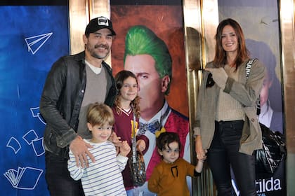 Pedro Alfonso y Paula Chaves decidieron pasar un lindo momento en familia junto a sus tres hijos, Olivia, Baltazar y Filipa