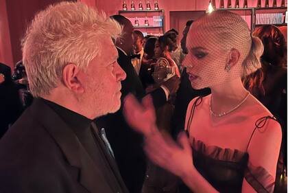 Pedro Almodovar conversa con Anya Taylor-Joy