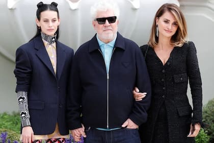 Pedro Almodóvar, Penélope Cruz, Milena Smit y la urgencia de una película como Madres paralelas