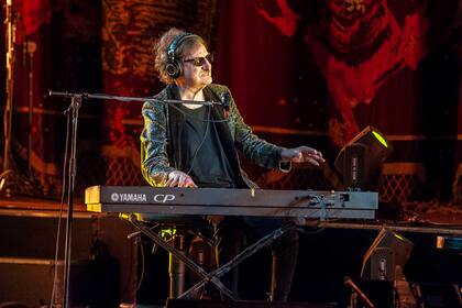 Pedro Aznar fue ovacionado en el Colón, en una noche cargada de sorpresas, emoción y talento