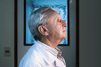 Pedro Cahn sigue atendiendo en el hospital Fernández, como en 1982, cuando apareció el primer paciente con sida