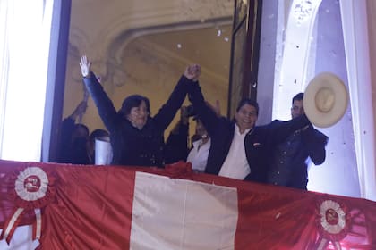 Pedro Castillo celebra la consagración como presidente de Perú