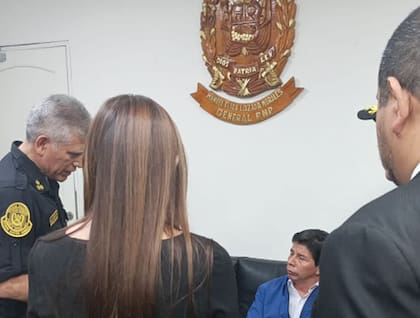 Pedro Castillo, detenido en la Preferctura