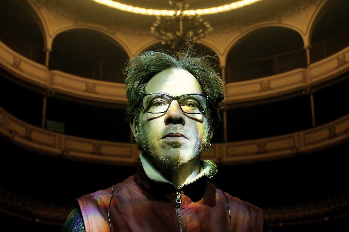 Pedro Dalton repasa su carrera, de la ilustración al rock y de la literatura a la radio