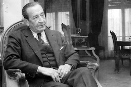 Pedro Eugenio Aramburu en su departamento, en julio de 1969.
