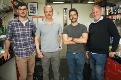 Pedro García Gagliardi, Pablo Cerdán, Christian Lorenzo y Marcelo Yanovsky, biólogos del Instituto Leloir