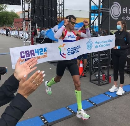 Pedro Gómez tiene el mejor registro argentino 2022 en maratón