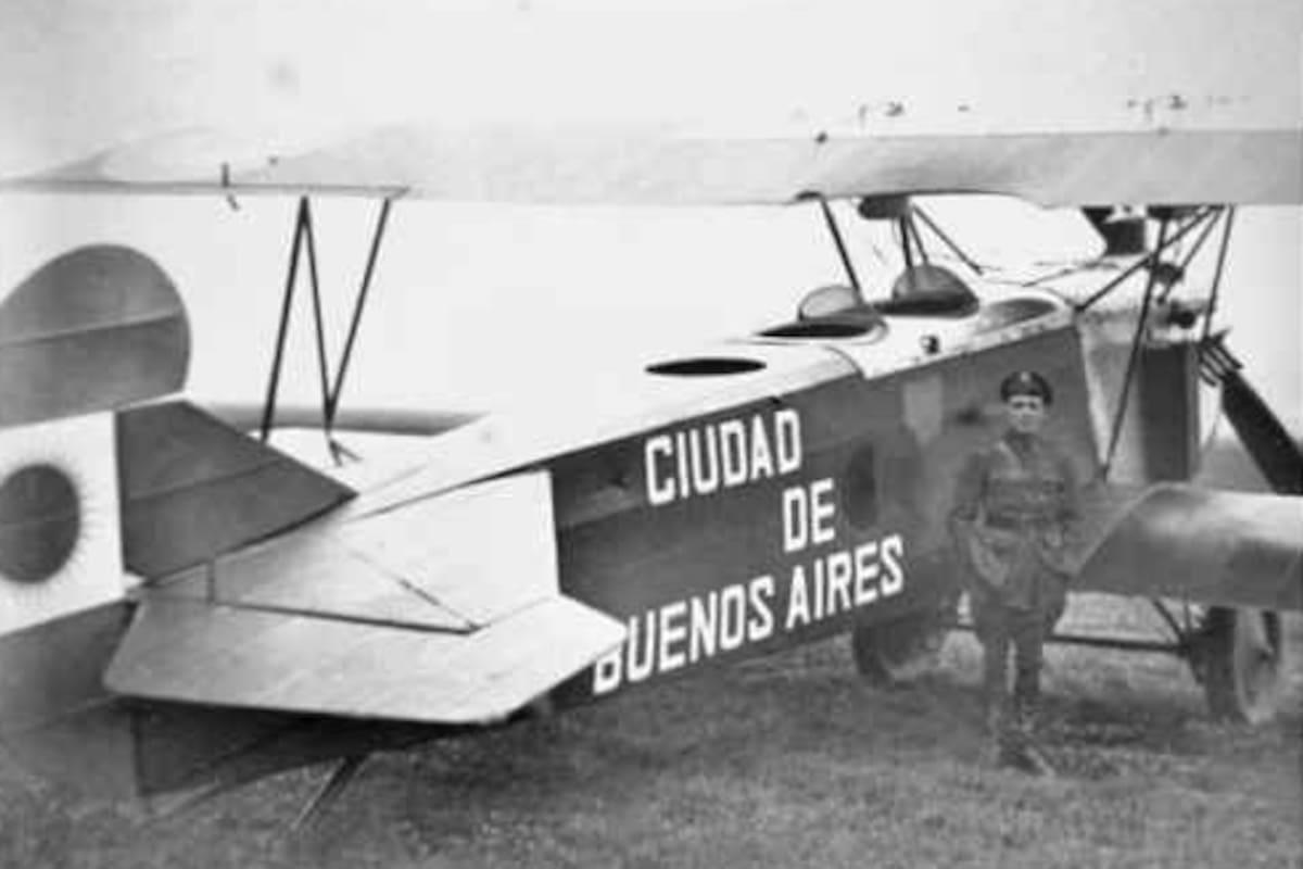 Pedro Leandro Zanni, en 1924 emprendió un proyecto audaz: dar la vuelta al mundo en avión junto a su mecánico Felipe Beltrame