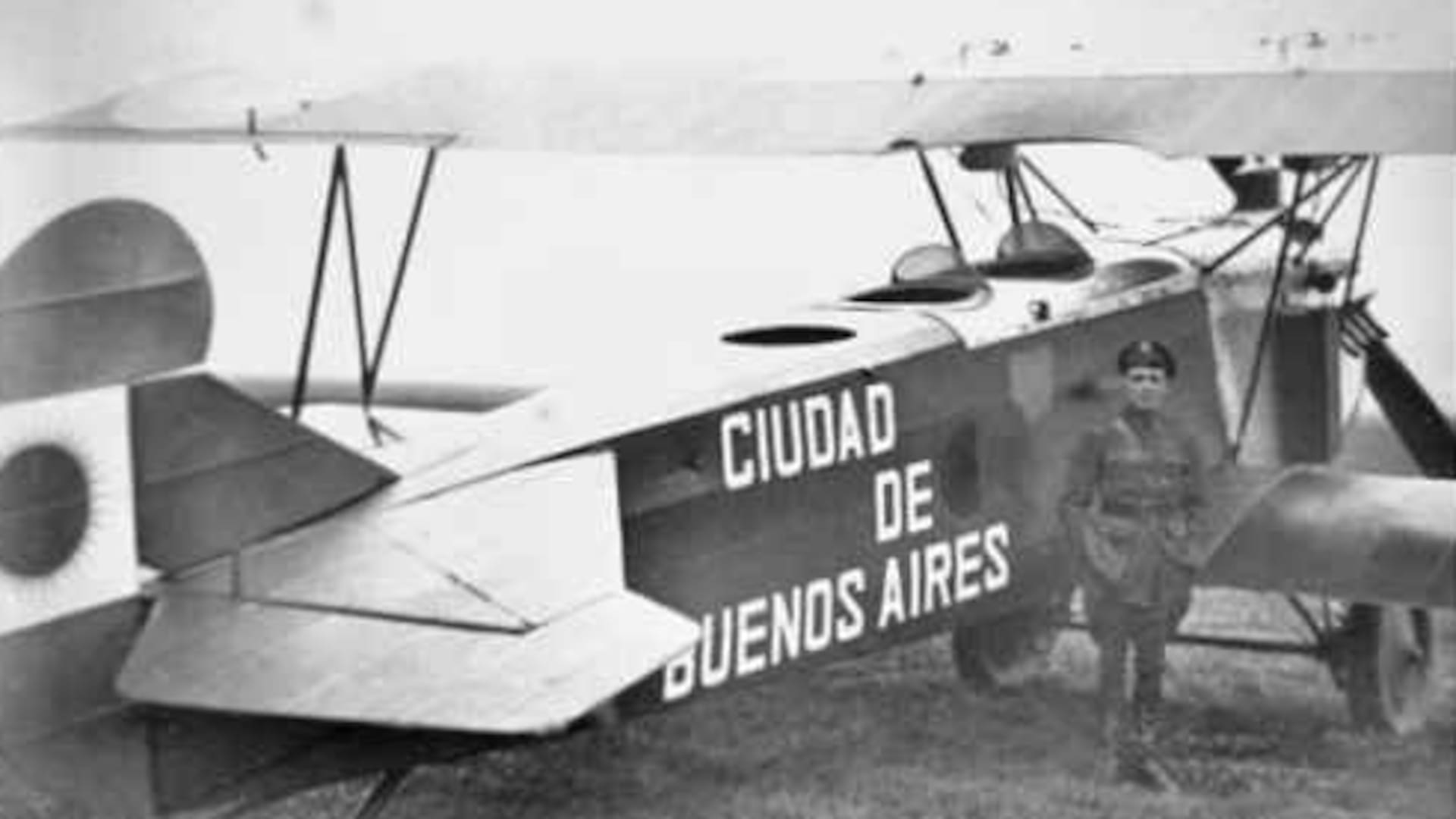 Pedro Leandro Zanni, en 1924 emprendió un proyecto audaz: dar la vuelta al mundo en avión junto a su mecánico Felipe Beltrame