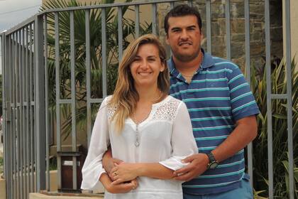 Pedro Martín Arce con su mujer, Verónica García