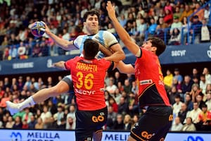 Pedro Martínez ataca, pero la defensa española fue muy buena en el choque con Argentina: el 31-20 grafica la superioridad del local en el último amistoso previo al Mundial de Polonia y Suecia.