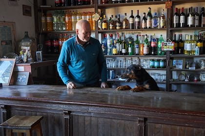 Meier, con su perro Moncho