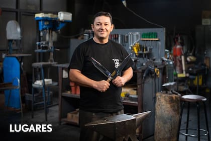 Pedro Pereyra Da Silva es la segunda generación al frente de la cuchillería artesanal