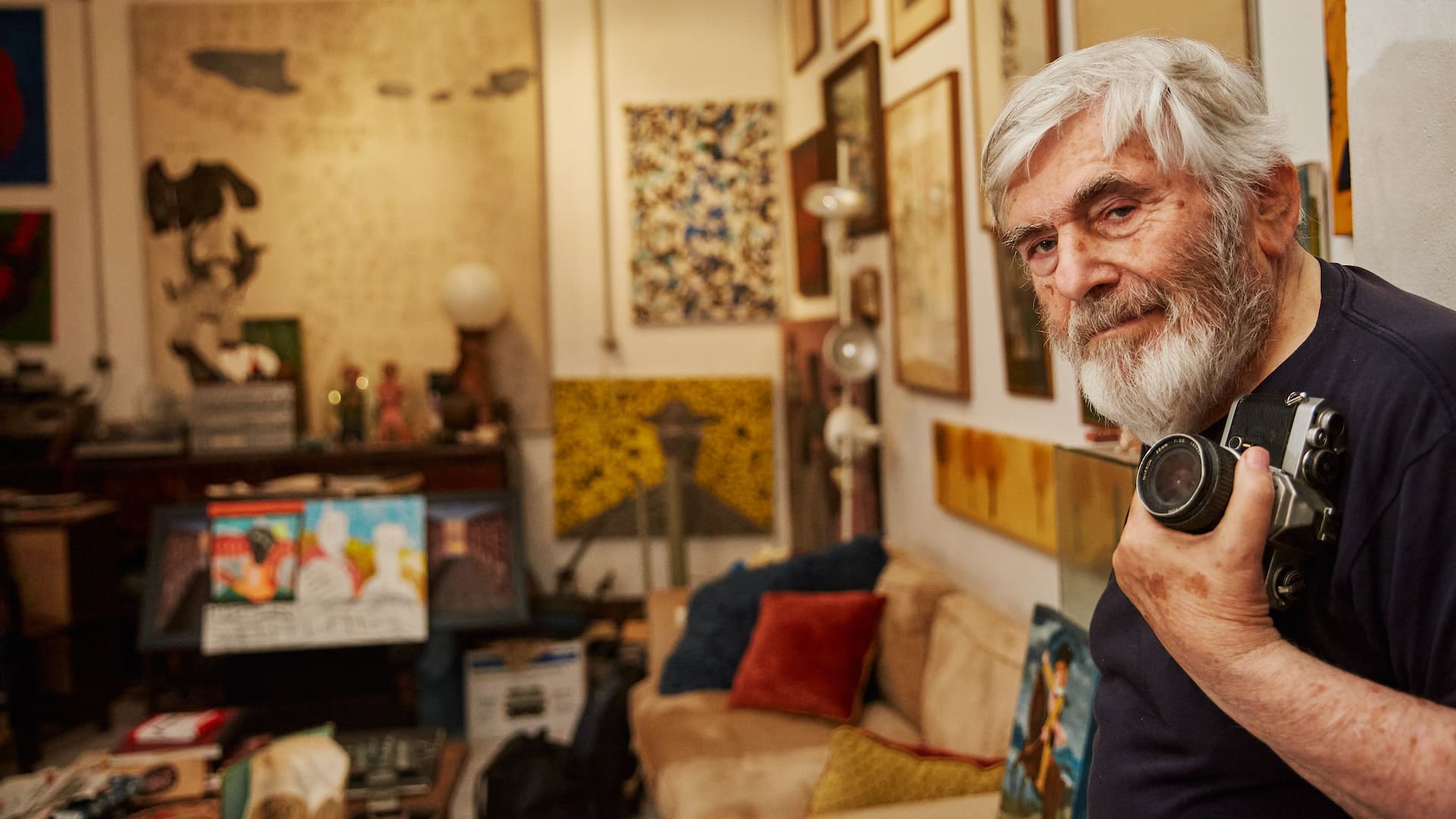 Retratos de Pedro Roth, un fotógrafo y pintor que hizo fotos para muchos artistas argentinos quienes le pagaron con obras. Quiere que esas imágenes estén disponibles en el Archivo General de la Nación