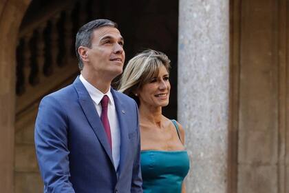 Pedro Sánchez, junto a su mujer, Begoña Gómez