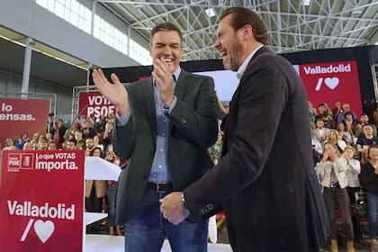 Pedro Sánchez y su ministro Óscar Puente