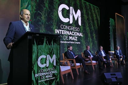 Pedro Vigneau, presidente de Maizar: "Tenemos que estar muy orgullosos de ustedes, los productores, aunque por supuesto que tenemos problemas. Por ejemplo, el Índice FADA es del 74,6 por ciento. Ese es el porcentaje que se lleva el Estado [por impuestos]"