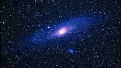 La materia oscura y la energía oscura representa, según la teoría, una porción significativa del universo.