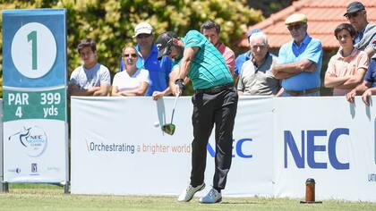 Pega Julián Etulain; el jugador que actuó en el PGA Tour se consolida en la cima