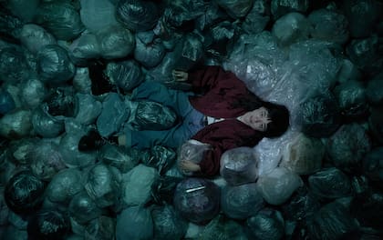 Pegajosa e invasiva, Insaciable propone imágenes perturbadoras de la alimentación que consiguen el horror apenas en el uso del plano detalle o en un montaje sensorial antes que narrativo