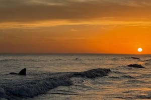 Pehuen Có, la playa al sur de la provincia de Buenos Aires en que se puede ver el atardecer sobre el mar