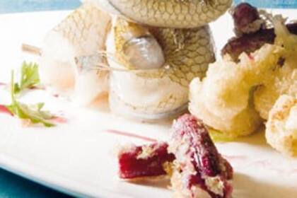 Pejerrey con tempura de vegetales