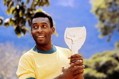 Pelé, con la copa