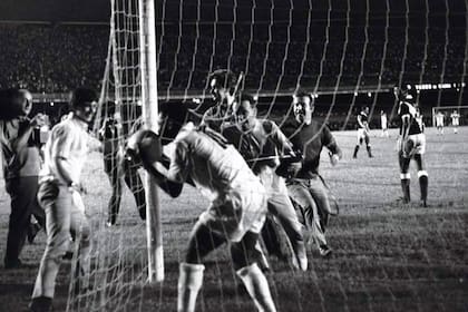 Pelé marcó su "gol 1000" frente a Vasco con la camiseta de Santos