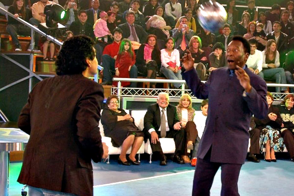 Pelé y Maradona en el programa "La noche del Diez" que conducía el astro argentino