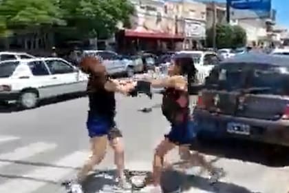 Pelea entre dos mujeres en Neuquén