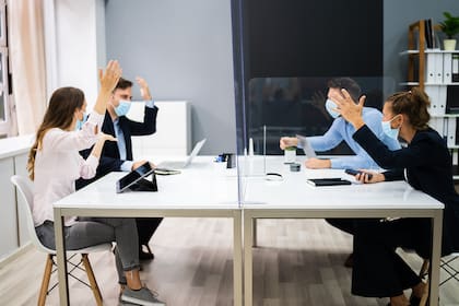 peleas por politica en la oficina