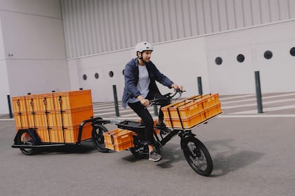 Pelican eTrain es una bici eléctrica a la que se le suman uno o dos acoplados de carga; en total puede trasladar hasta 500 kg