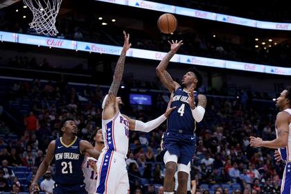 Pelicans logran anotación equilibrada y derrotan a los 76ers 112-99, su quinta derrota consecutiva