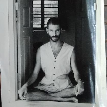 Pelito durante uno de sus retiros en India en la década del 80