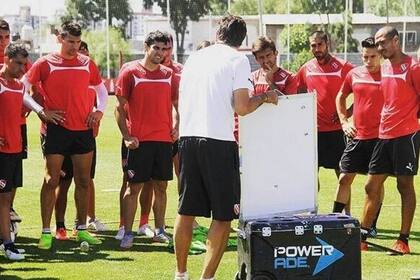 Pellegrino ya piensa en el clásico ante San Lorenzo