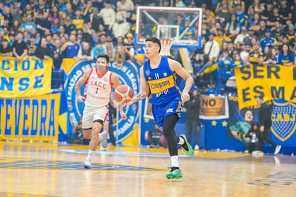 Pelota en mano, mirada al frente, la estampa de José Vildoza, el dominador de la Liga Nacional; el cordobés quiere darle a Boca su primer bicampeonato.